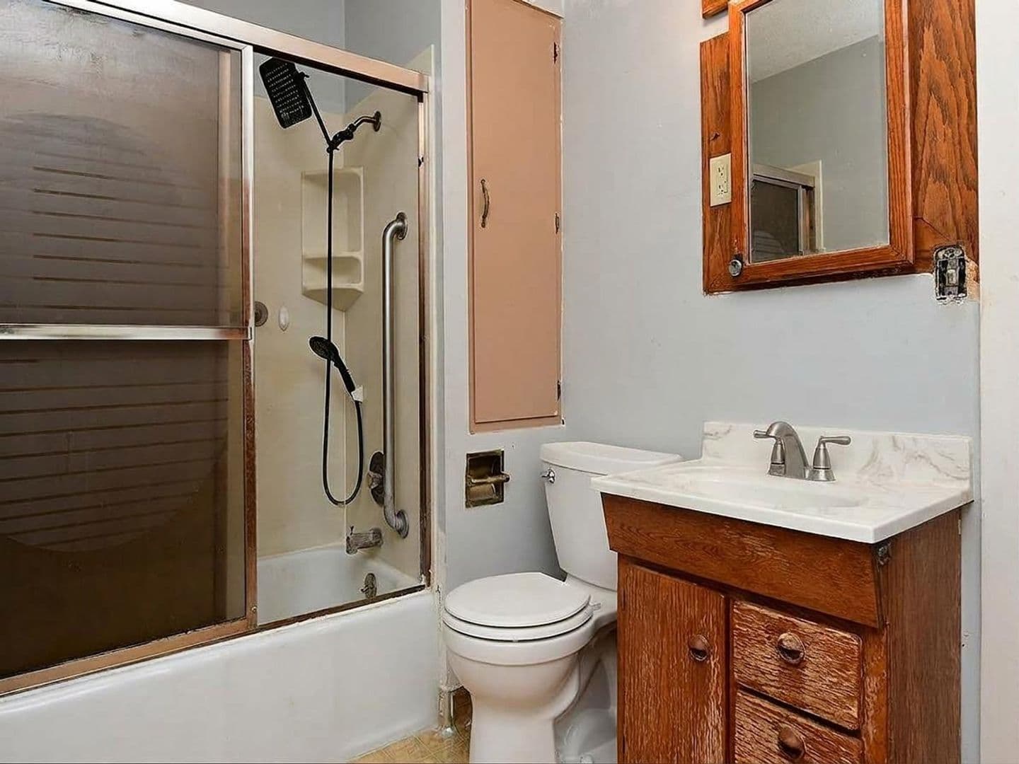 Omaha House: 817 S 36th St