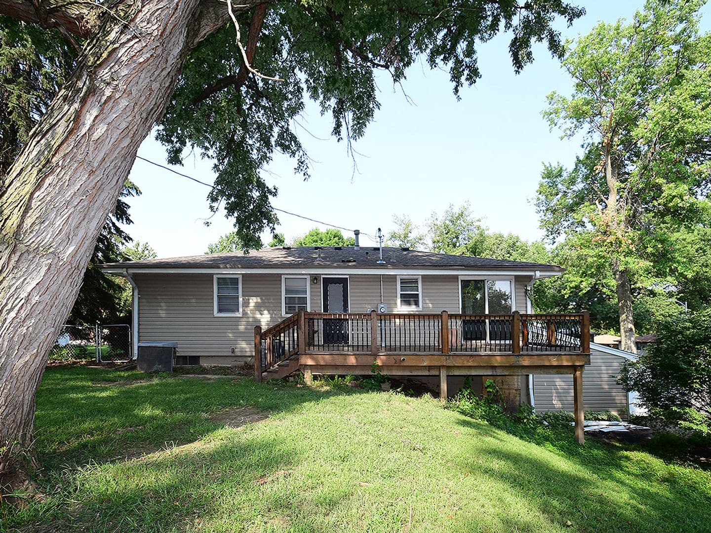 Omaha House: 1213 N 89th St