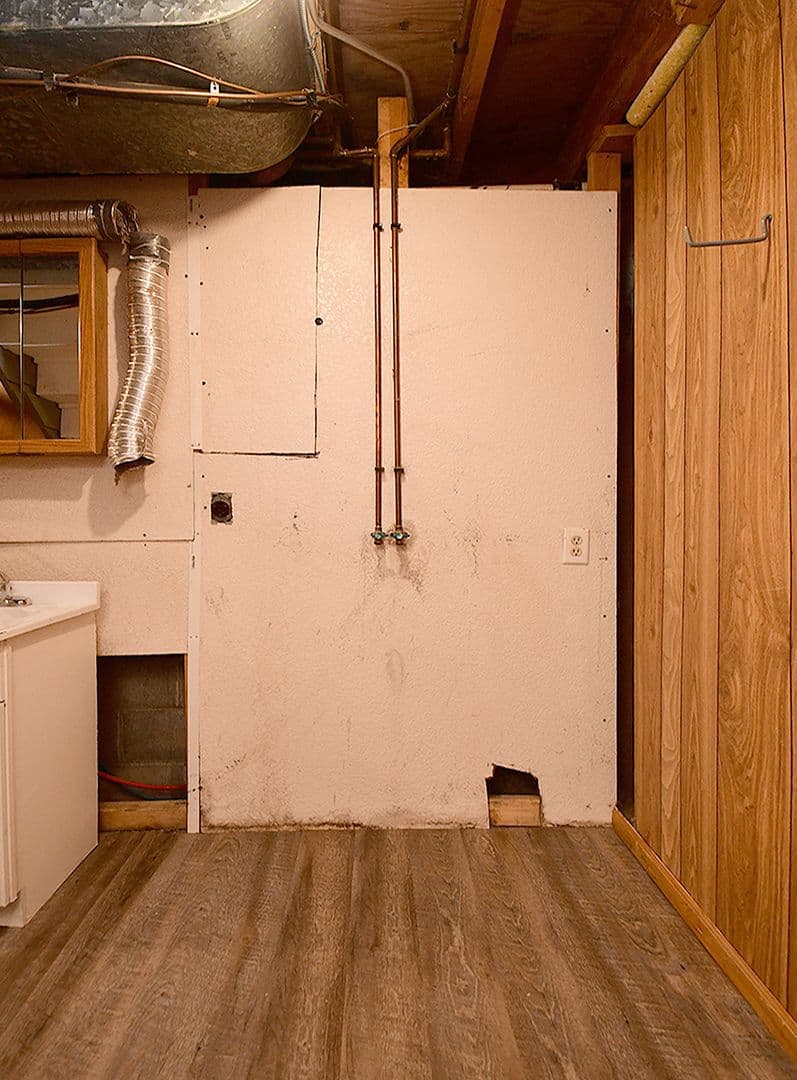 Omaha House: 1213 N 89th St
