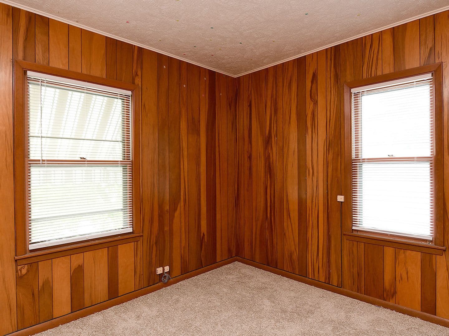 Omaha House: 817 S 36th St