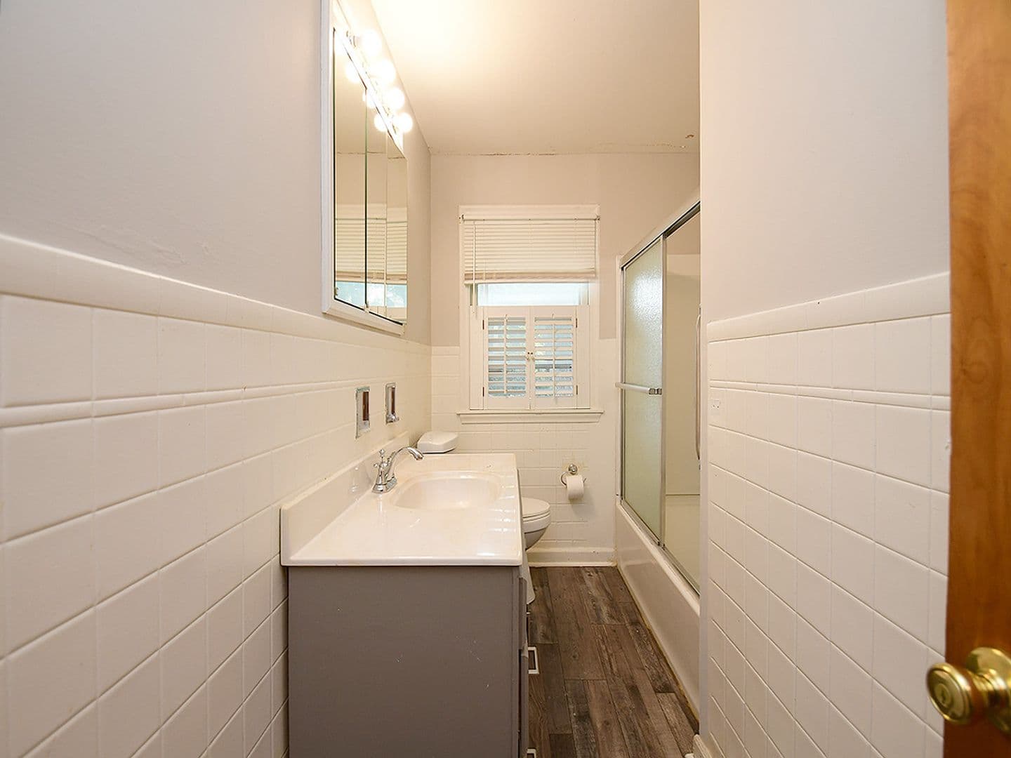 Omaha House: 1213 N 89th St