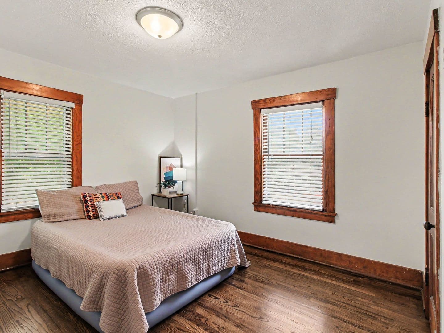 Omaha House: 6354 Parker St