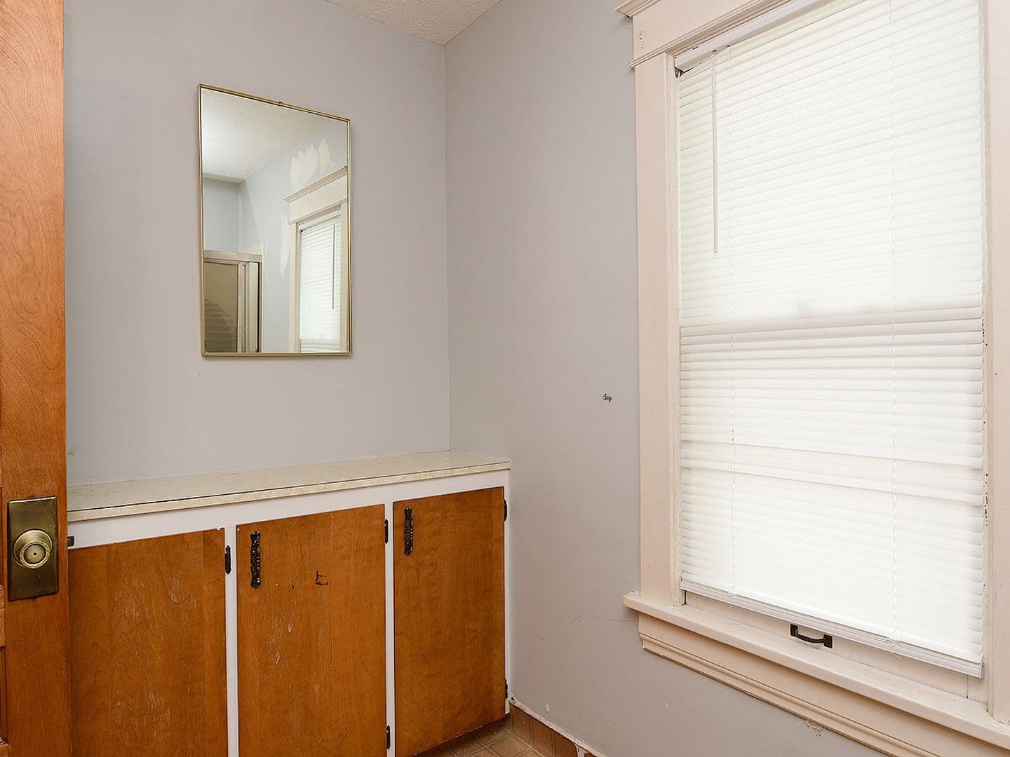 Omaha House: 817 S 36th St