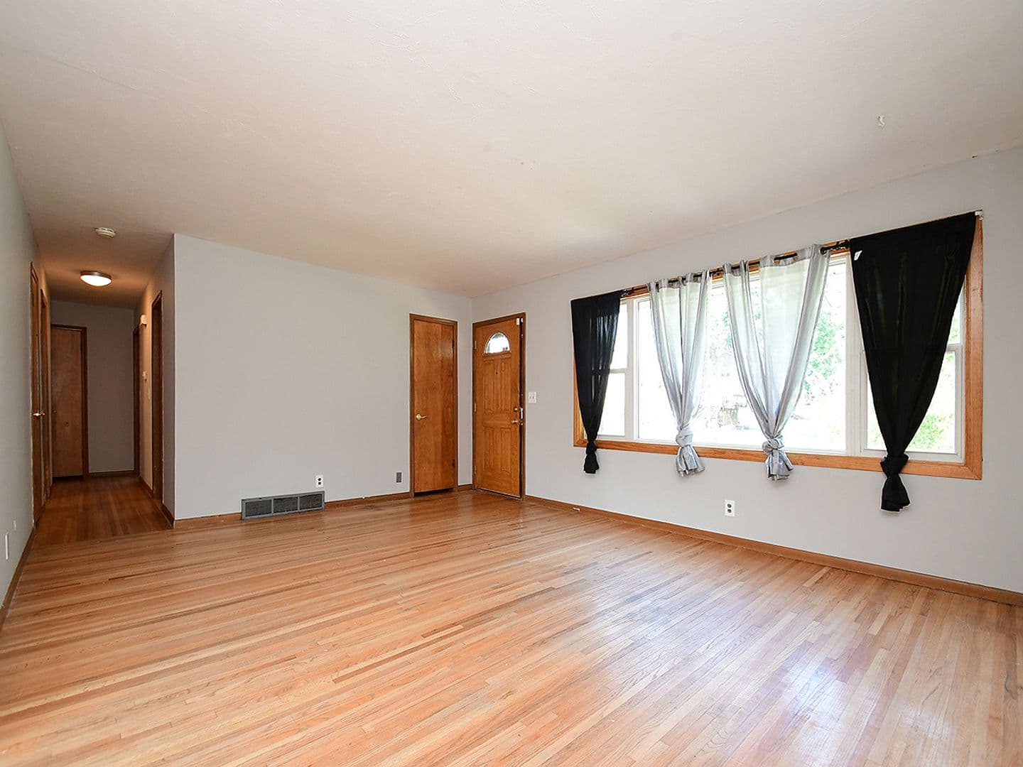 Omaha House: 1213 N 89th St