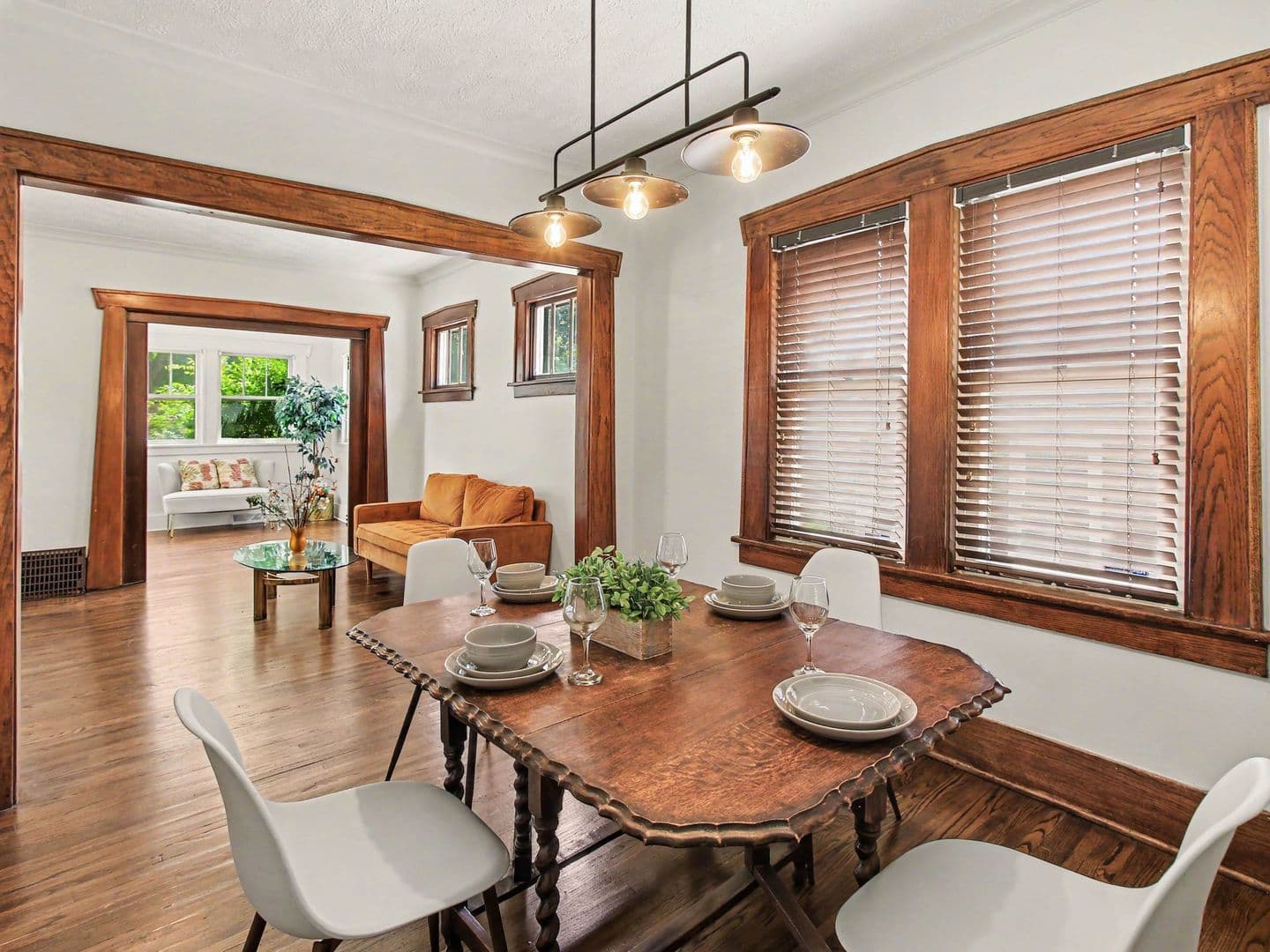 Omaha House: 6354 Parker St