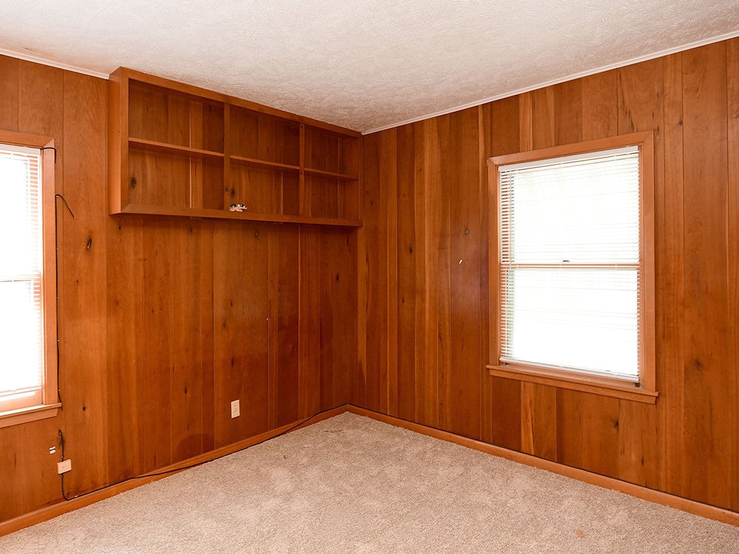 Omaha House: 817 S 36th St