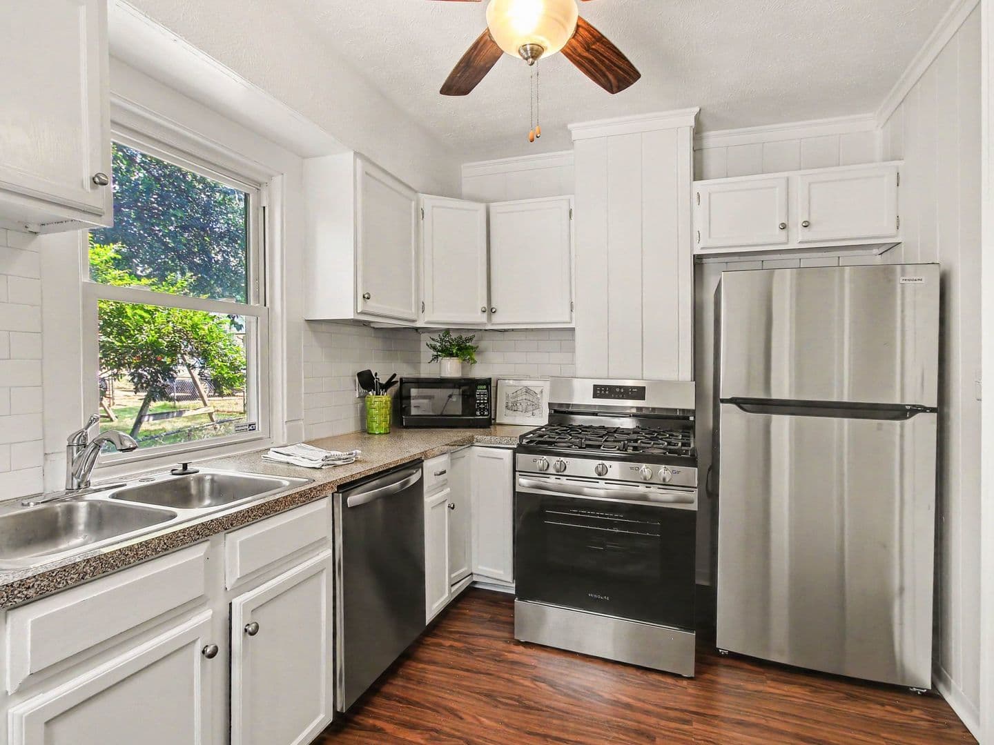 Omaha House: 6354 Parker St
