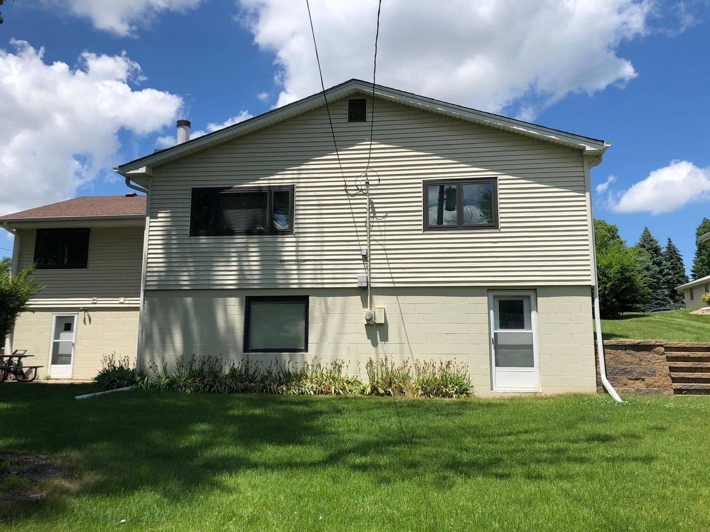 Omaha House: 7639 Wright St