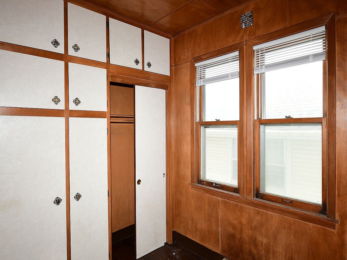 Omaha House: 817 S 36th St