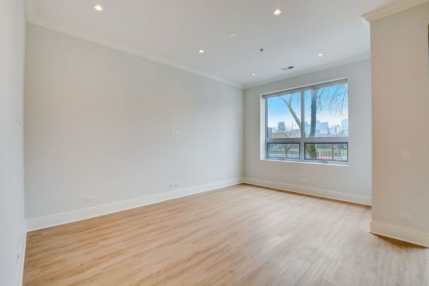 Chicago Apartment: 128 S Laflin St