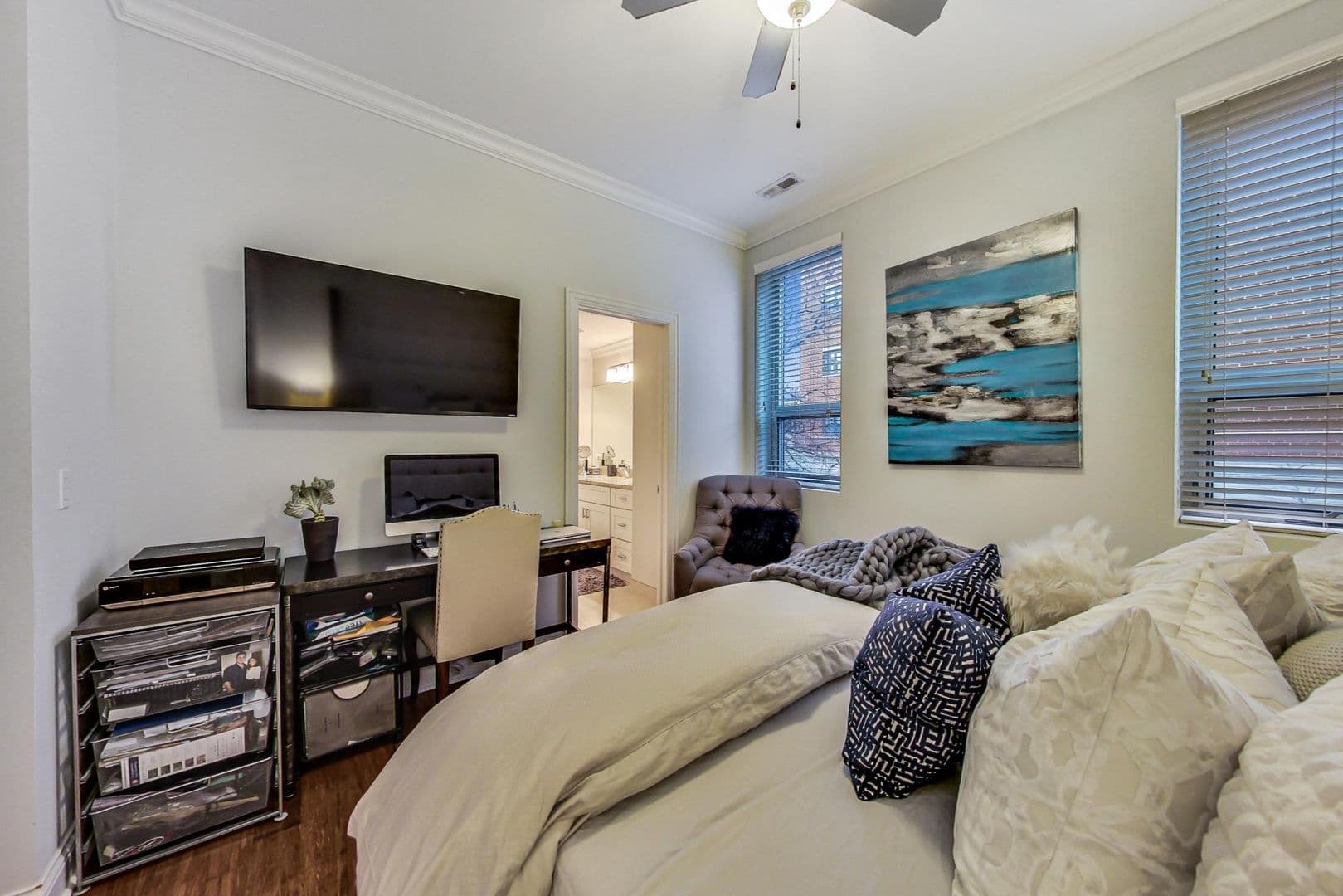 Chicago Apartment: 1239-1259 W Madison St.