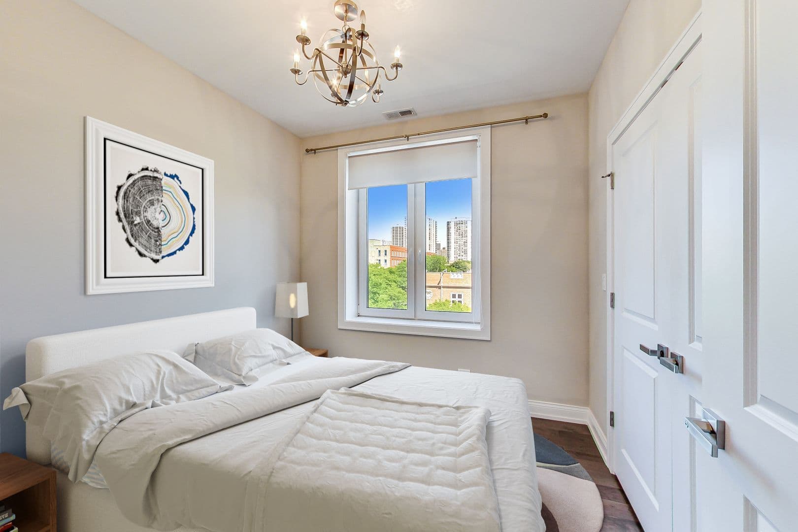 Chicago Apartment: 317 W Evergreen Ave
