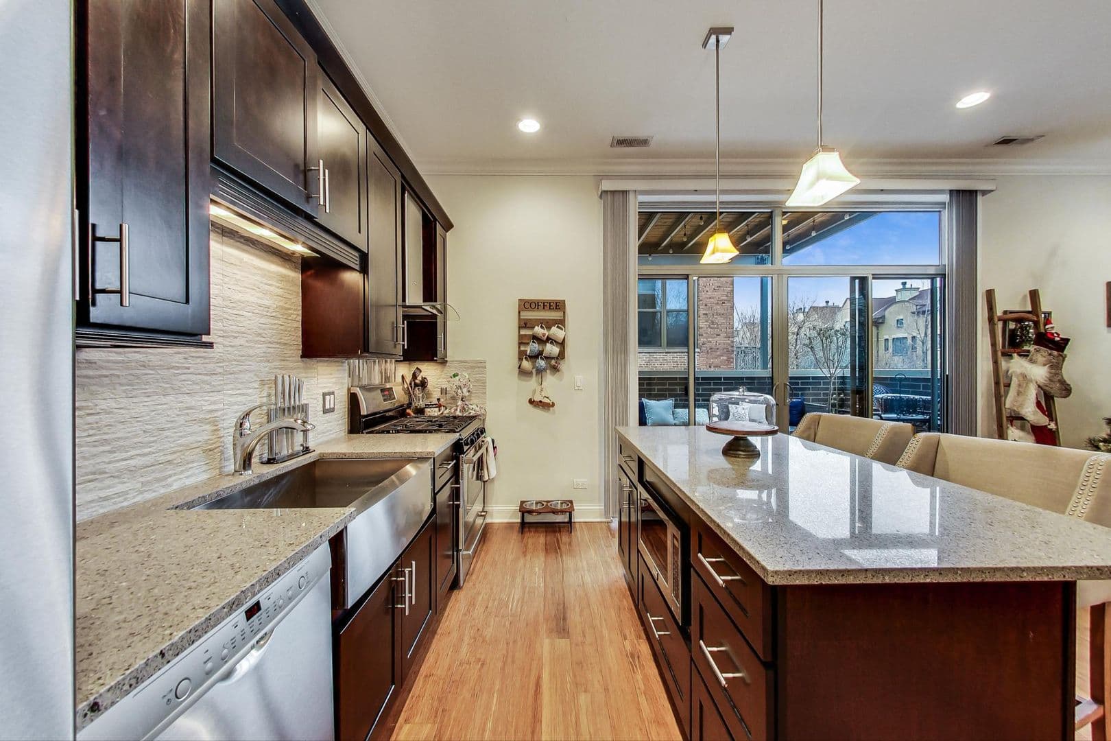 Chicago Apartment: 1239-1259 W Madison St.