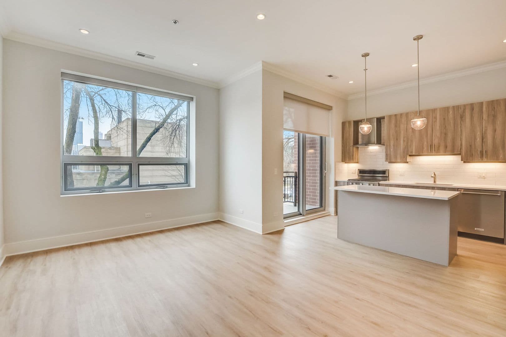 Chicago Apartment: 128 S Laflin St