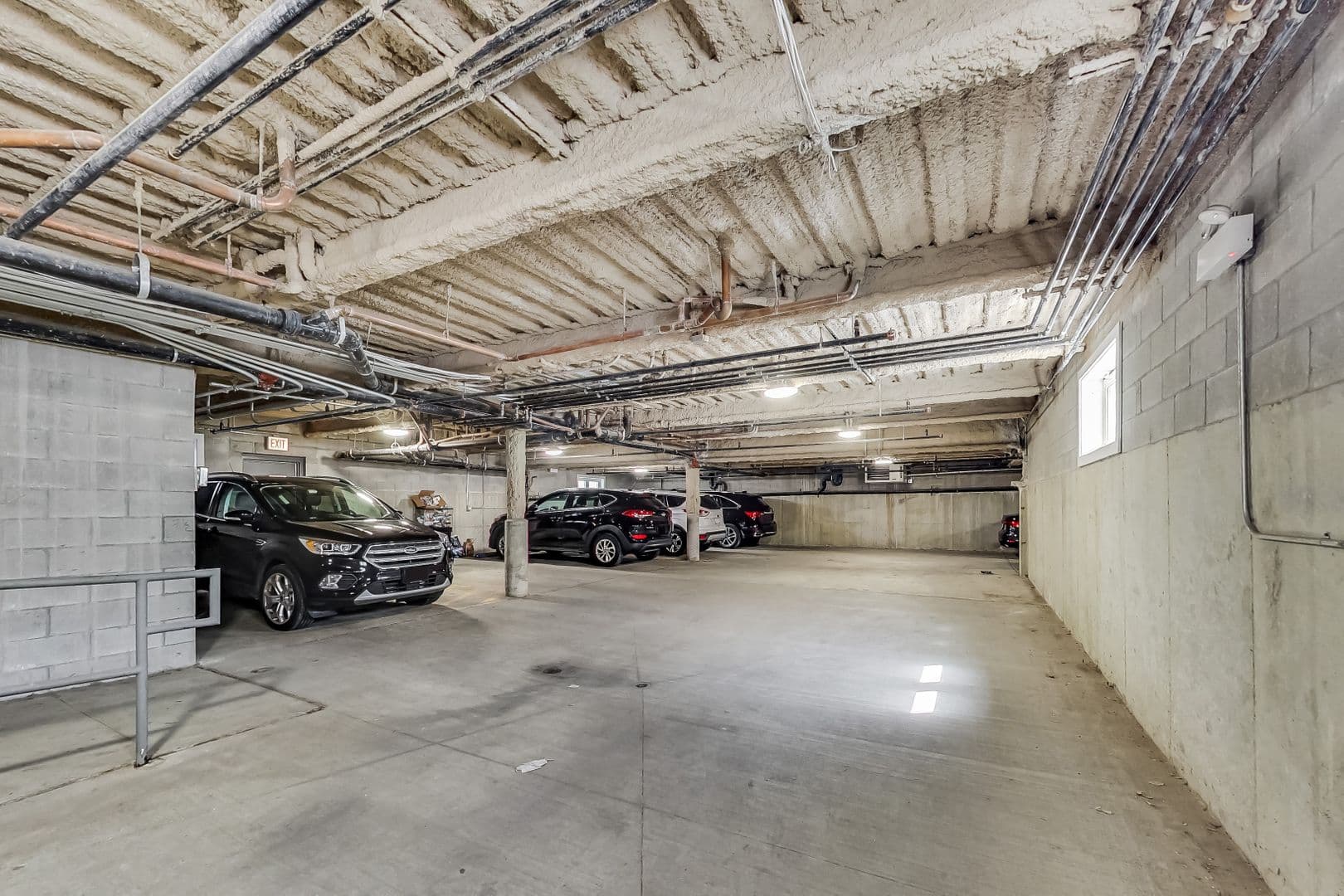 Chicago Apartment: 317 W Evergreen Ave