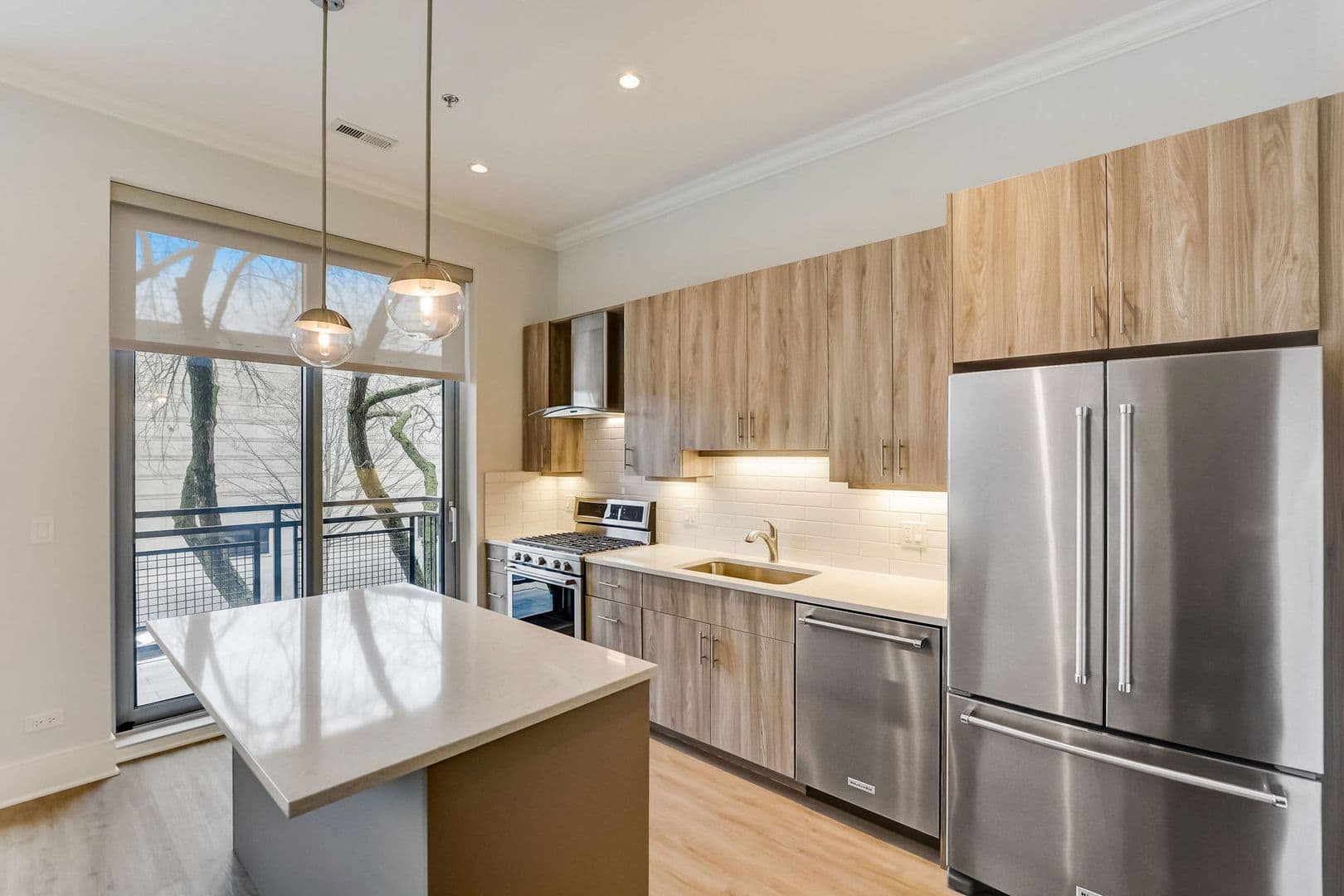 Chicago Apartment: 128 S Laflin St