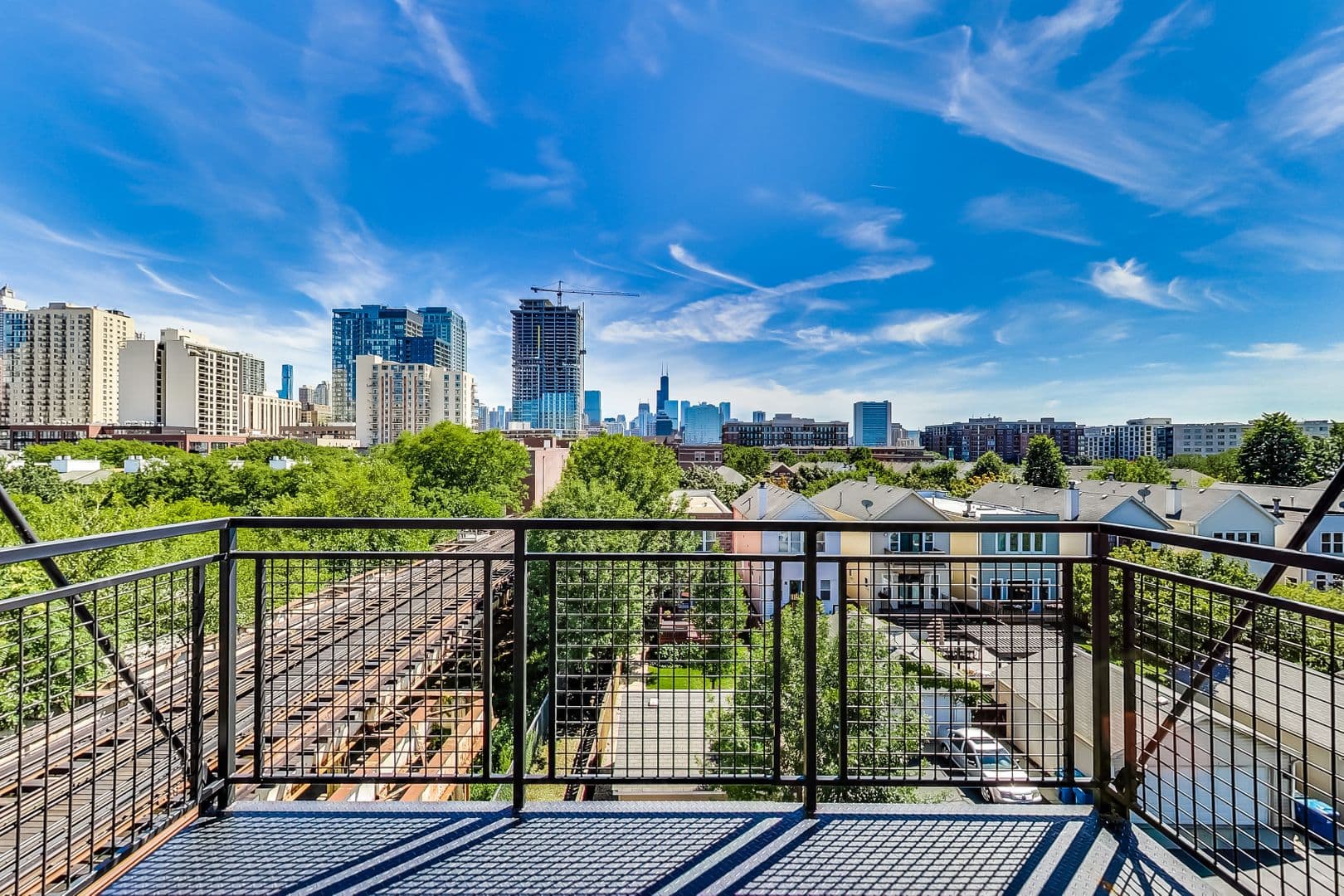 Chicago Apartment: 317 W Evergreen Ave