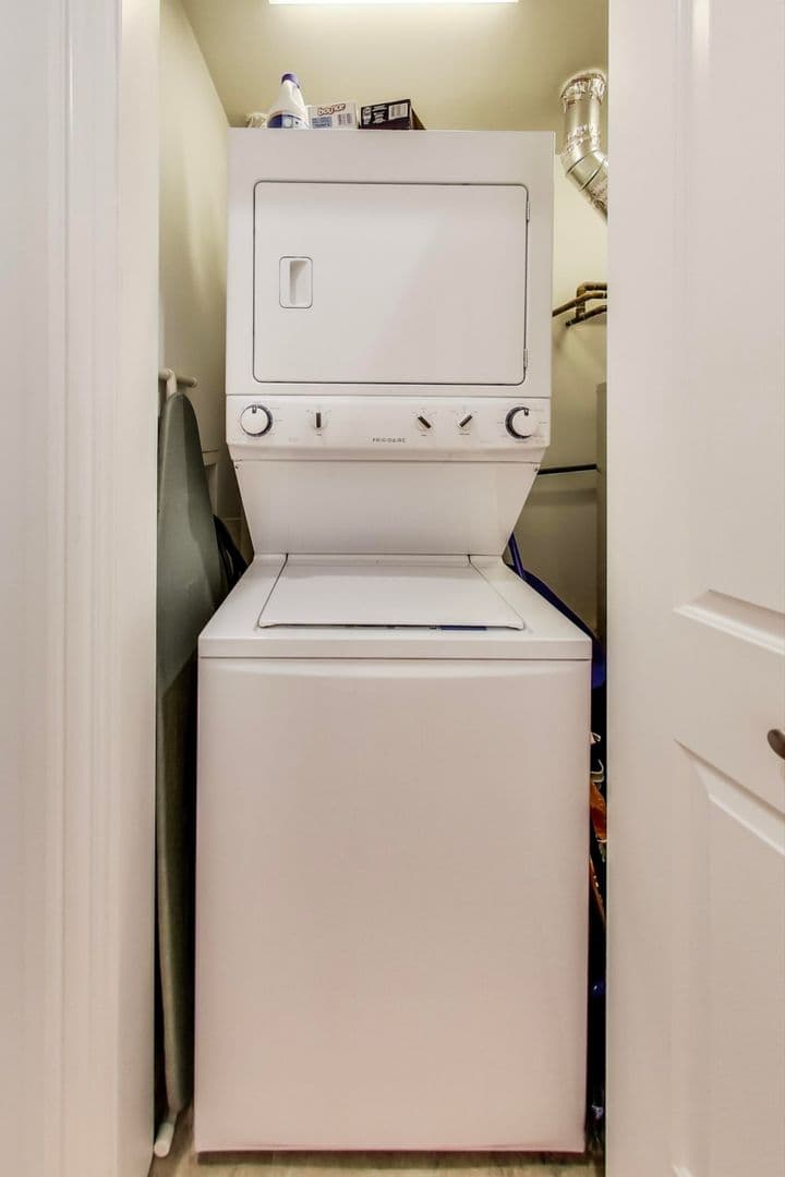 Chicago Apartment: 1239-1259 W Madison St.