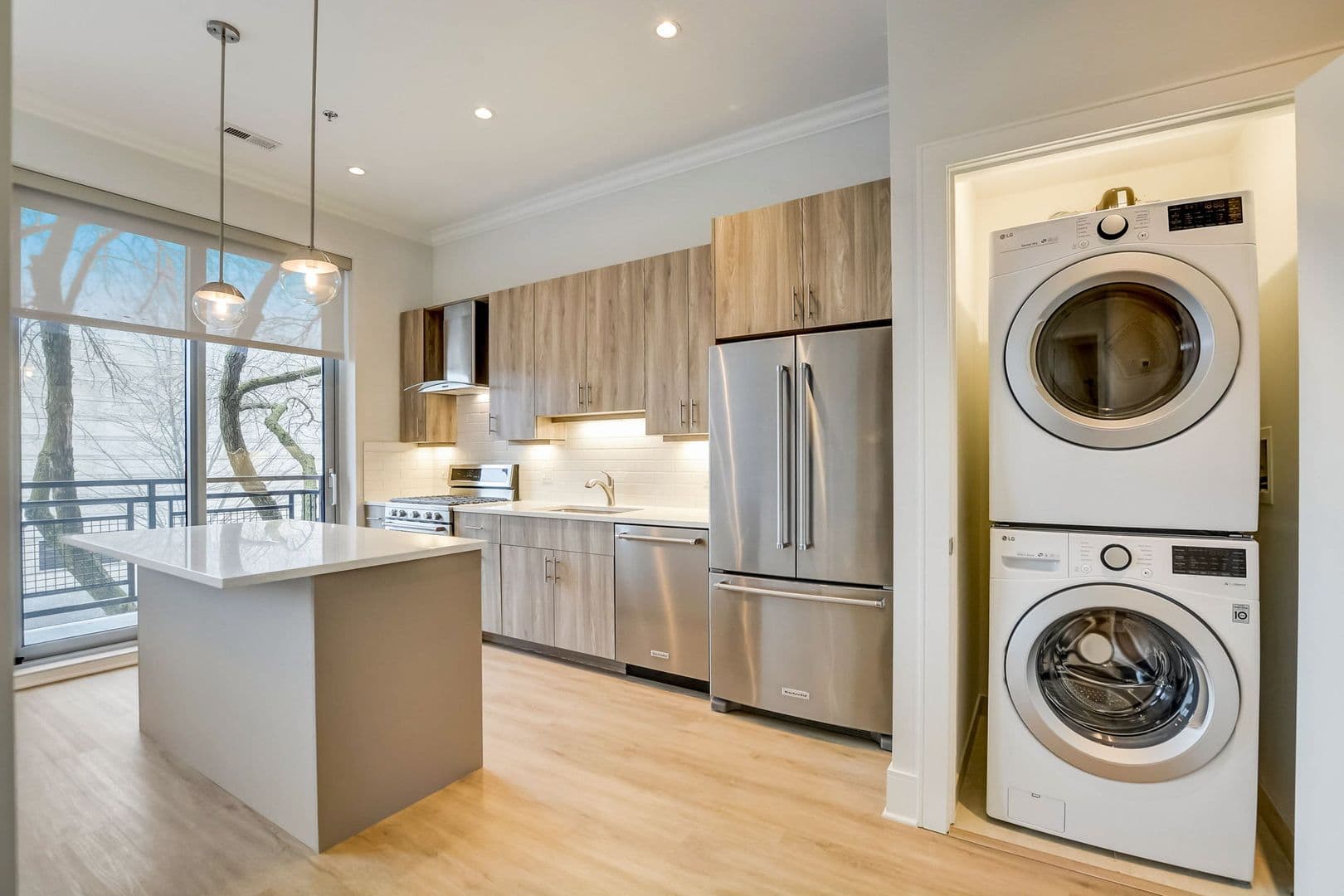 Chicago Apartment: 128 S Laflin St