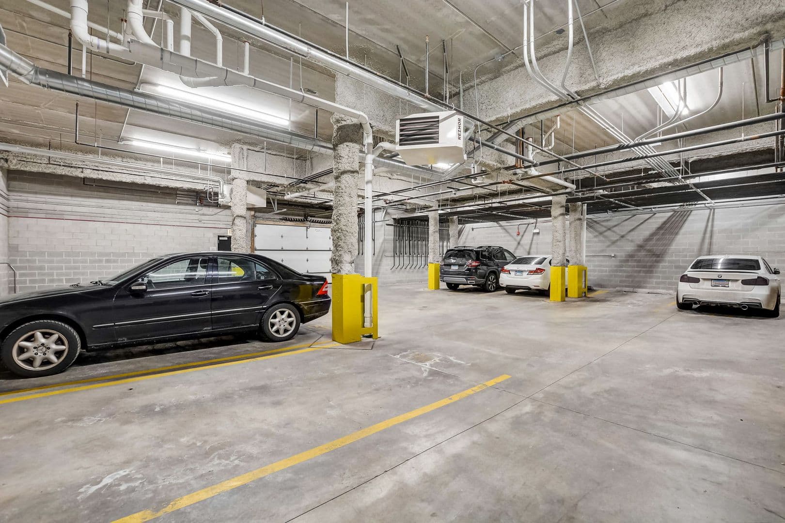 Chicago Apartment: 128 S Laflin St