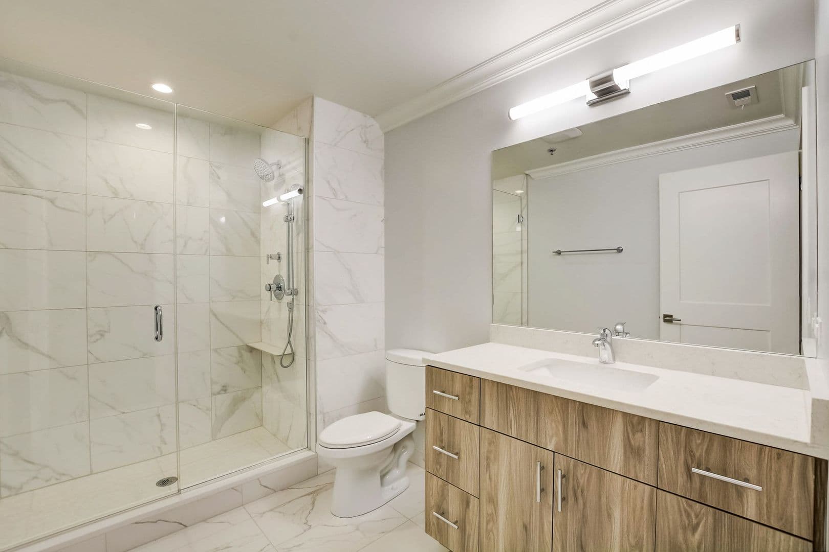 Chicago Apartment: 128 S Laflin St