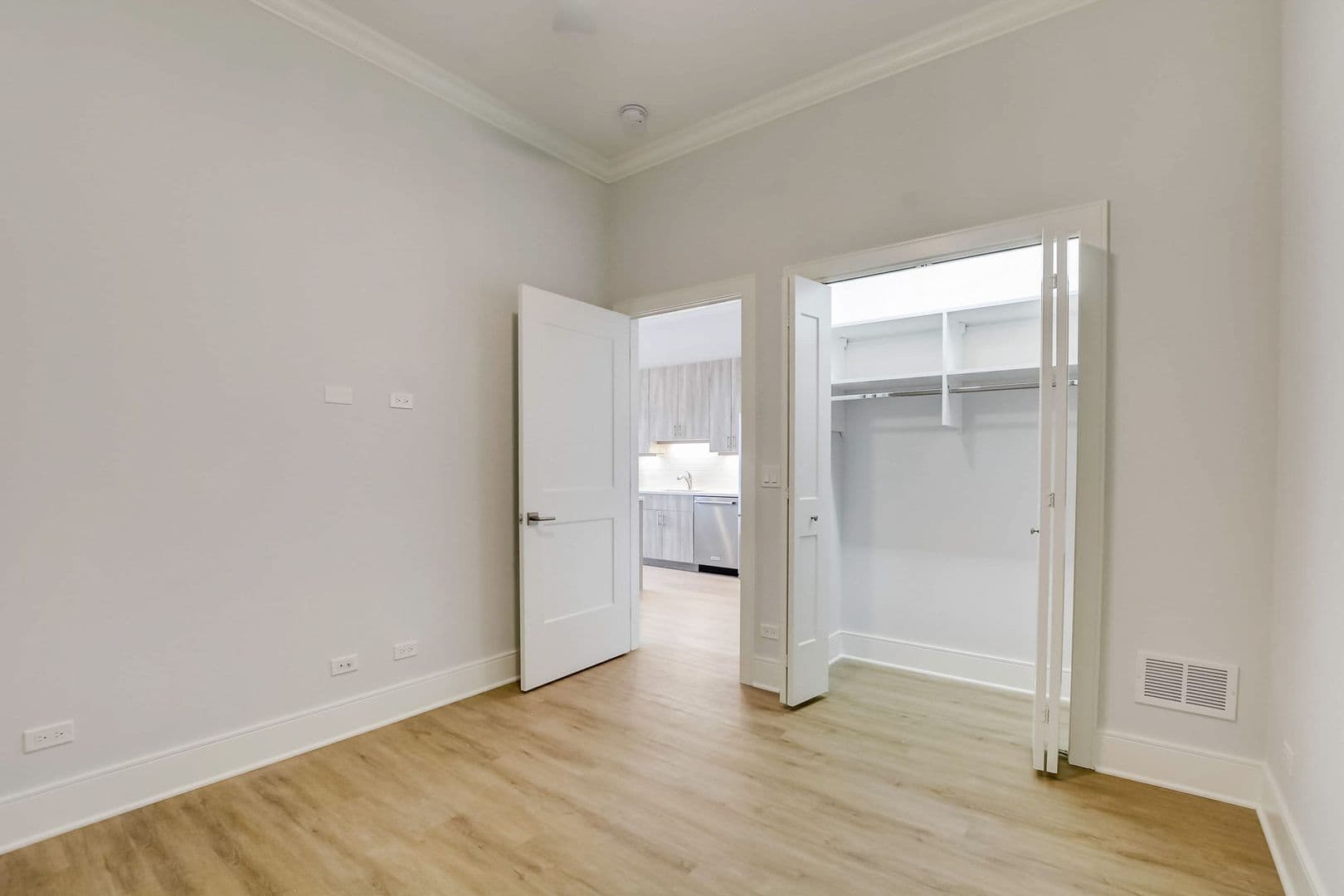 Chicago Apartment: 128 S Laflin St