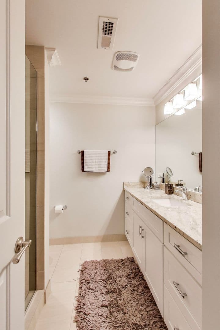 Chicago Apartment: 1239-1259 W Madison St.