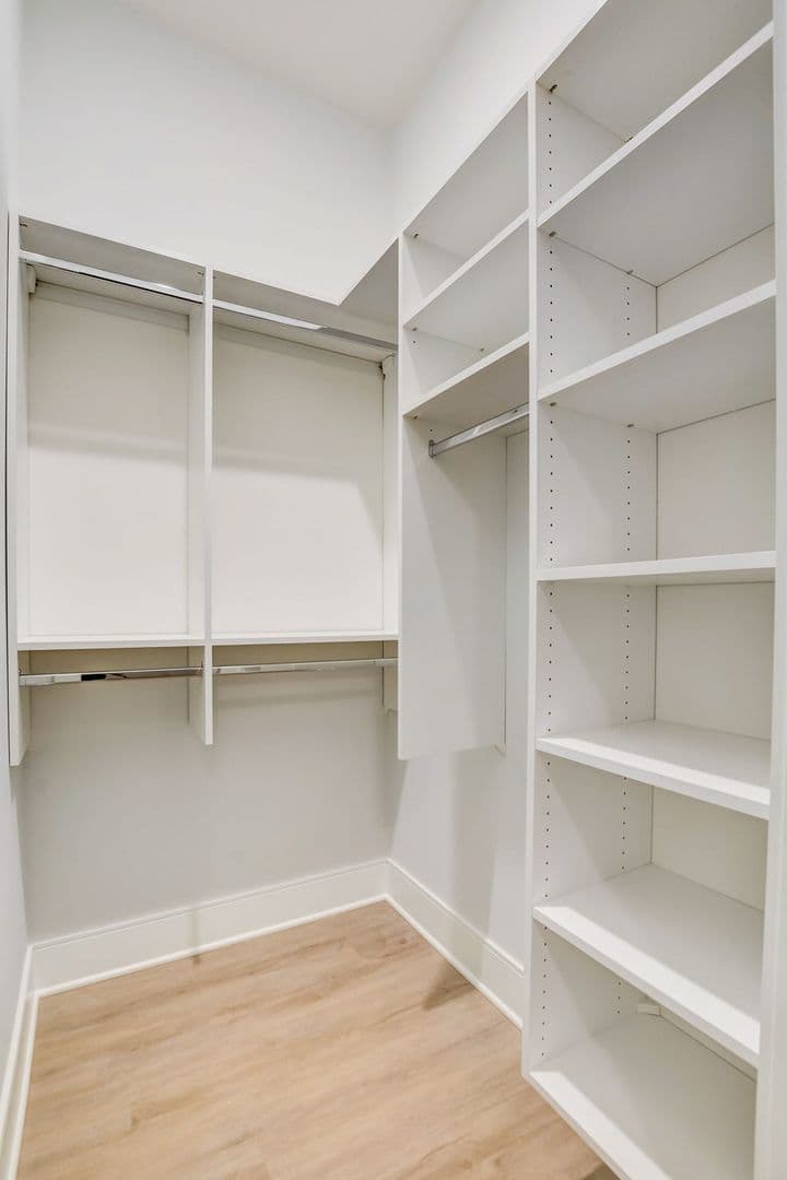 Chicago Apartment: 128 S Laflin St