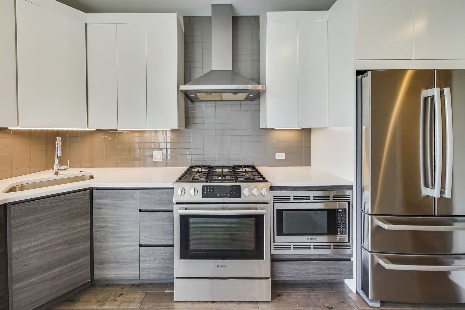 Chicago Apartment: 317 W Evergreen Ave