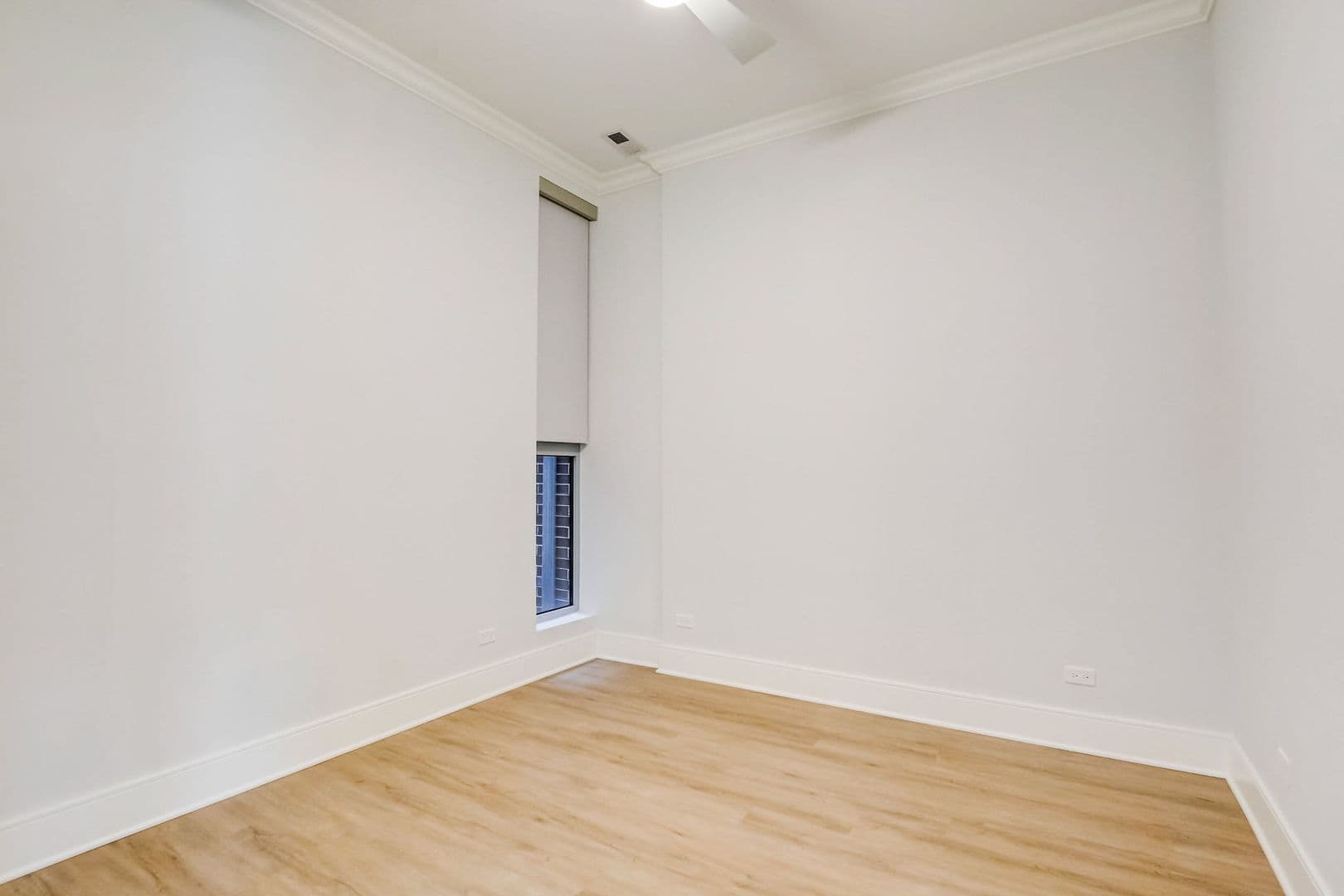 Chicago Apartment: 128 S Laflin St