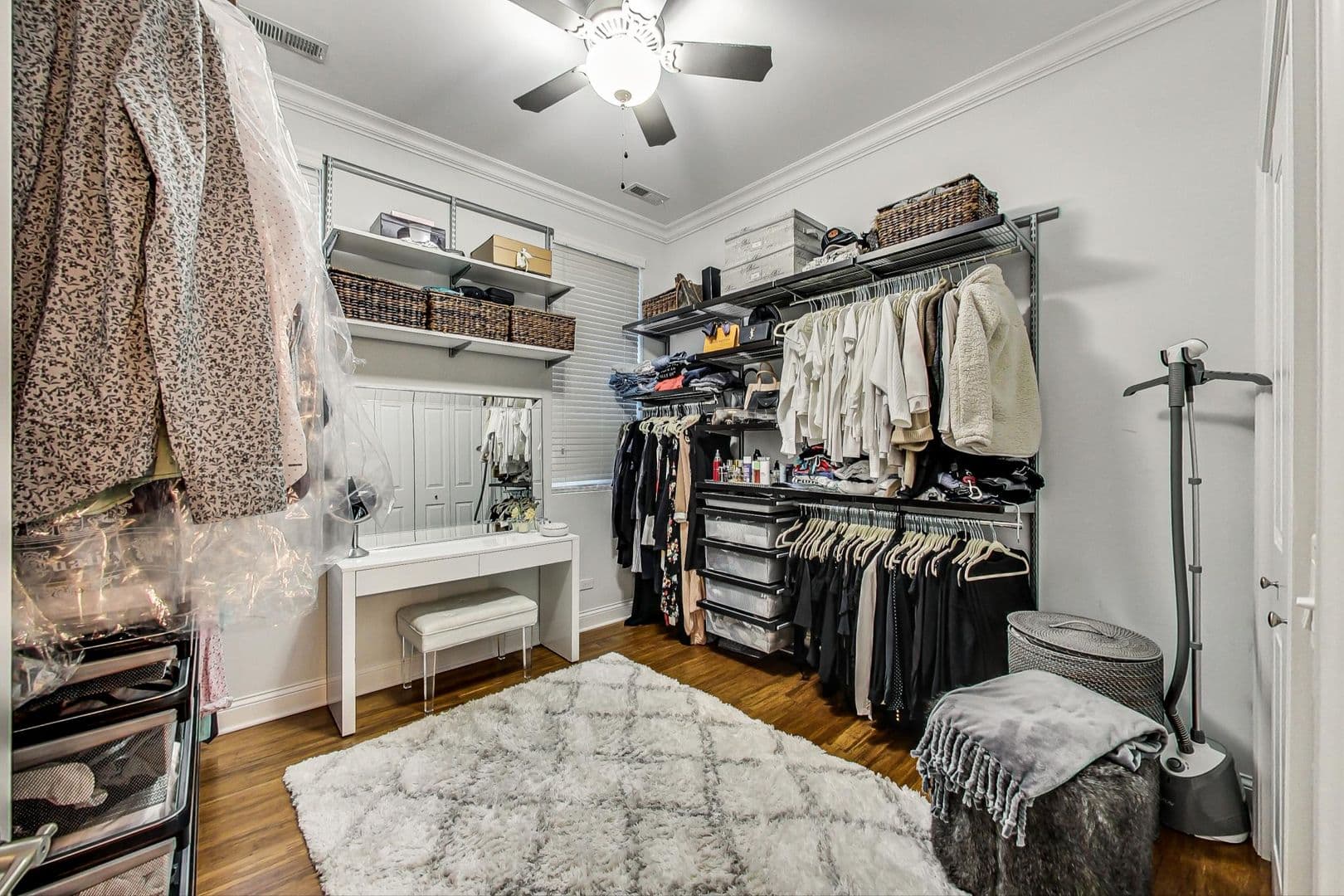 Chicago Apartment: 1239-1259 W Madison St.