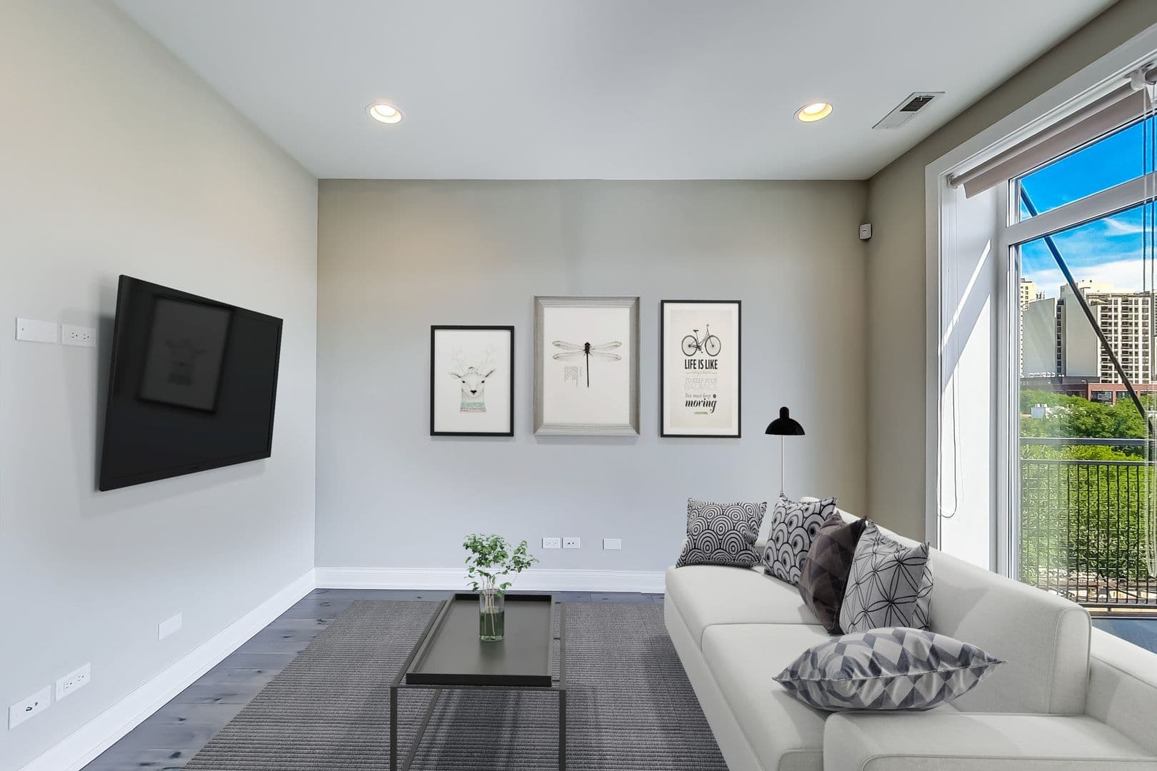 Chicago Apartment: 317 W Evergreen Ave