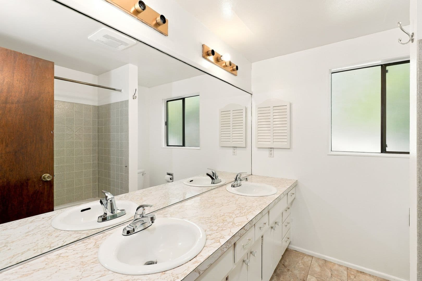 Eugene House: 65 Brae Burn Dr
