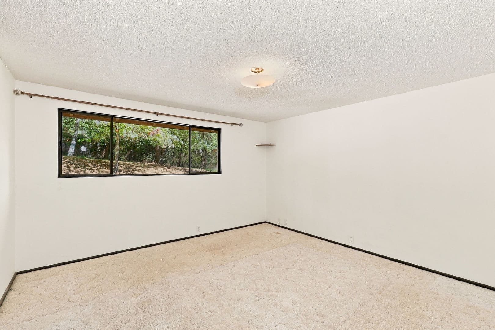 Eugene House: 65 Brae Burn Dr