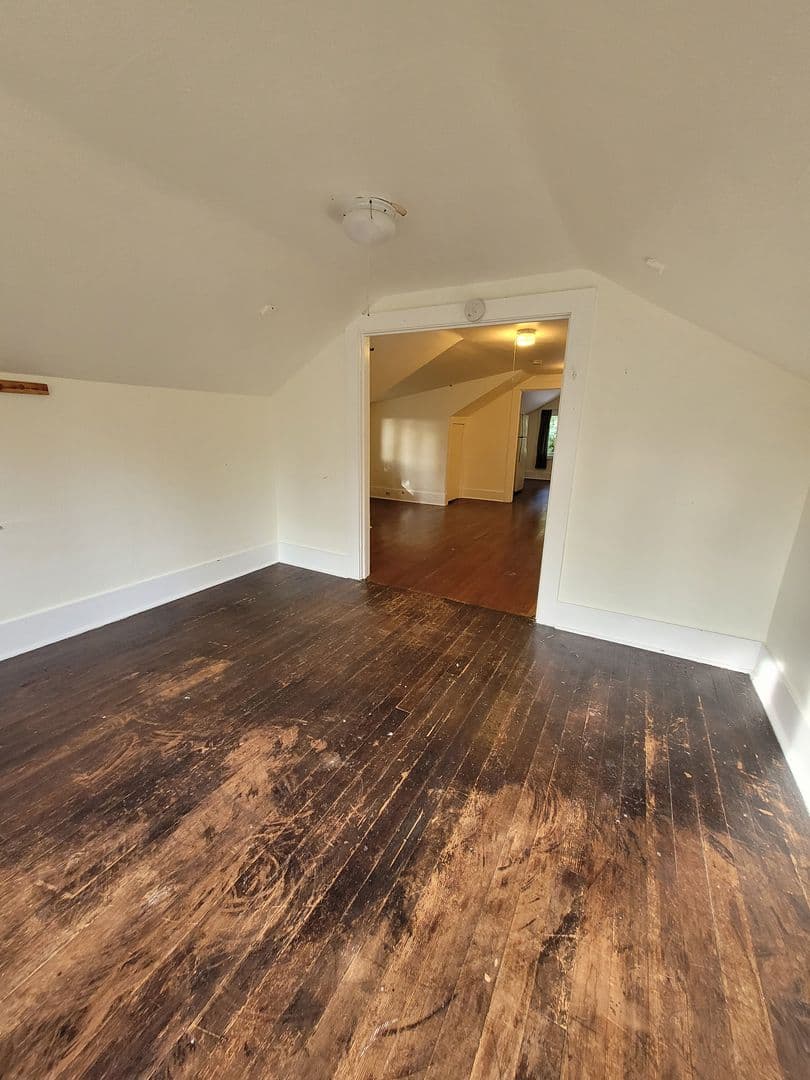 Eugene Apartment: 284 Pearl Street