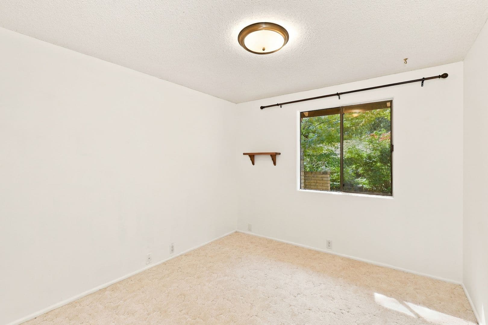 Eugene House: 65 Brae Burn Dr