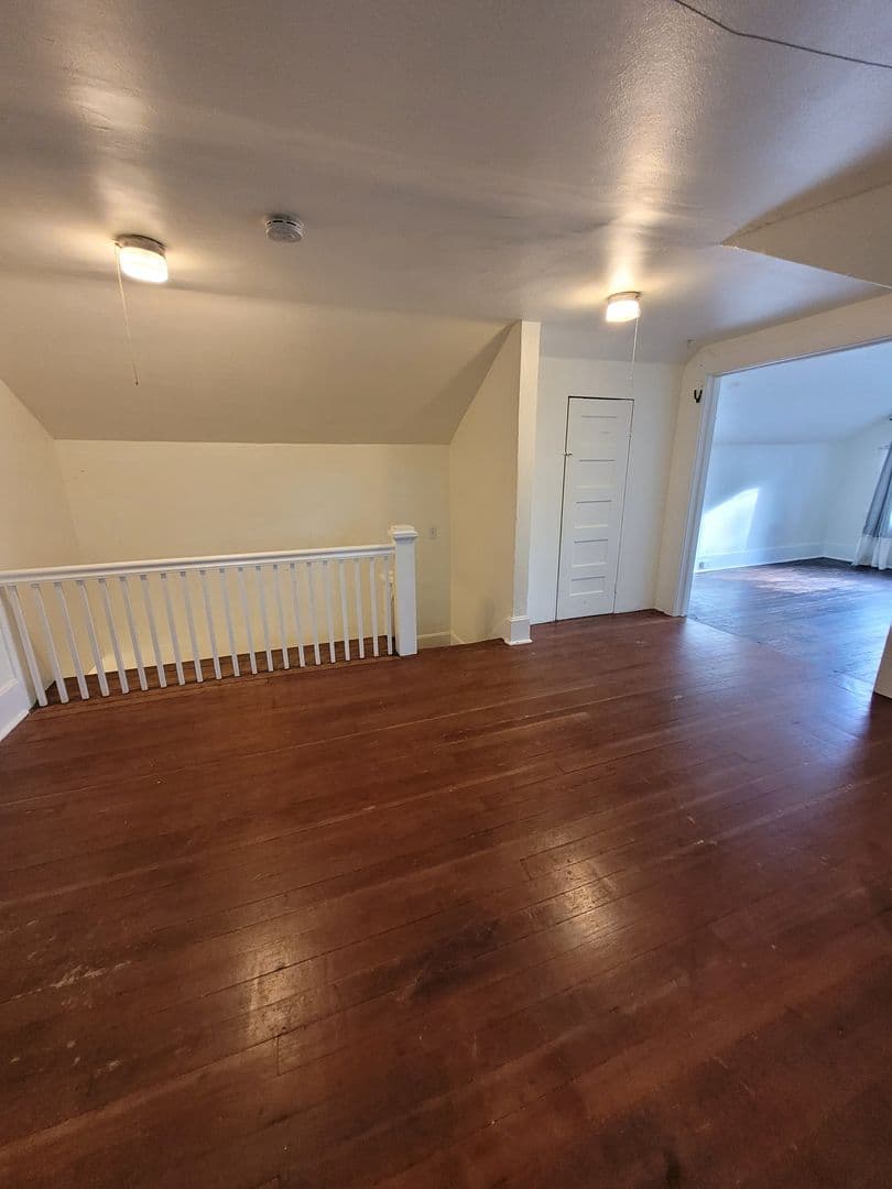 Eugene Apartment: 284 Pearl Street