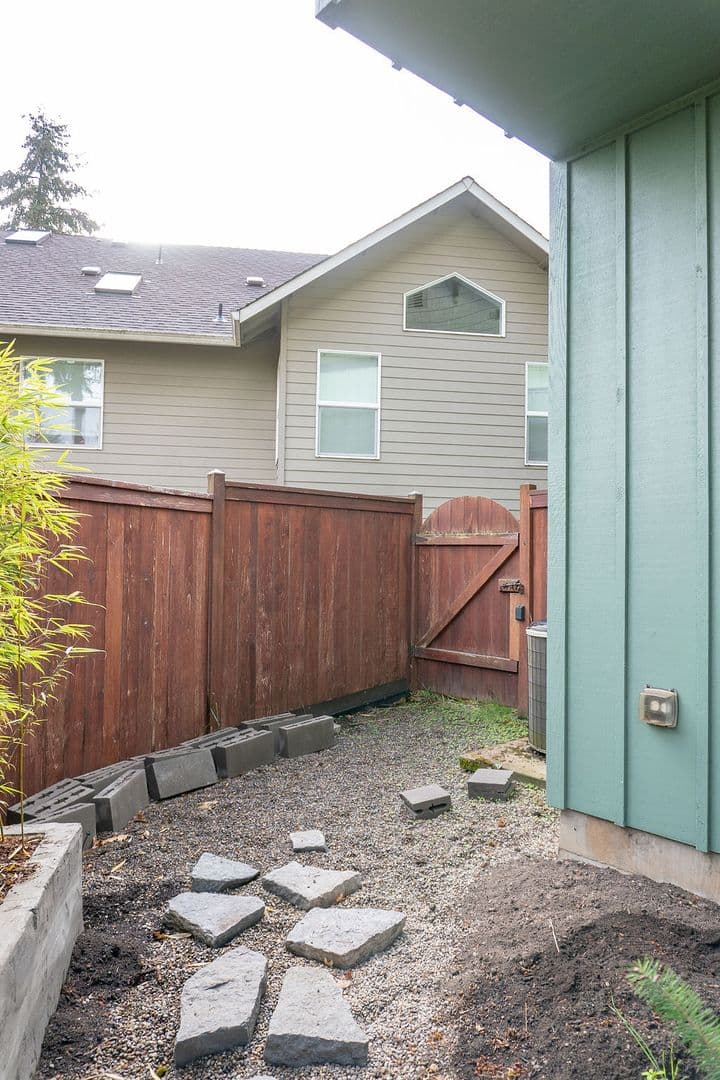 Eugene House: 3345 Bentley Ave