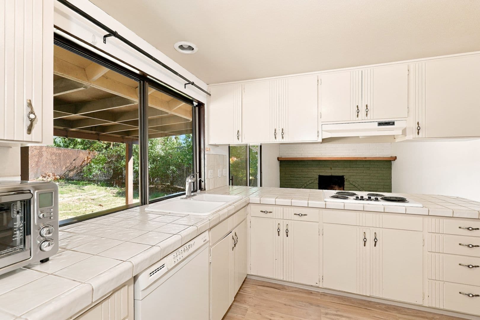 Eugene House: 65 Brae Burn Dr