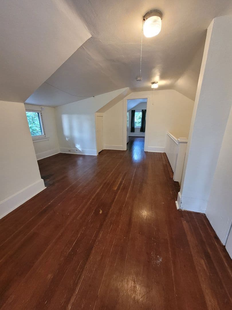 Eugene Apartment: 284 Pearl Street