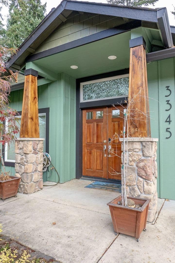 Eugene House: 3345 Bentley Ave