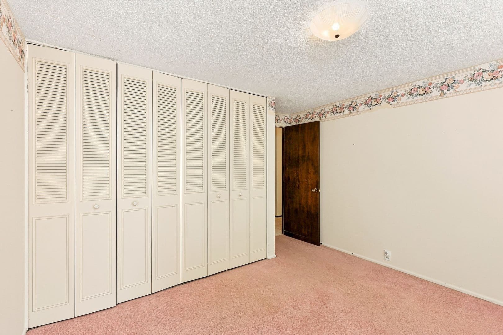 Eugene House: 65 Brae Burn Dr