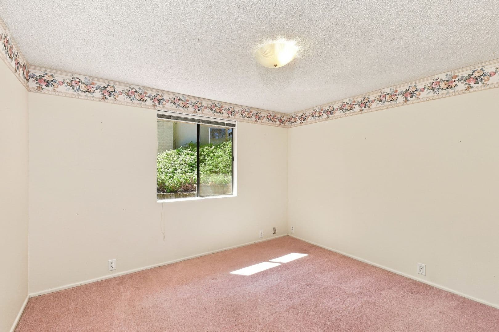 Eugene House: 65 Brae Burn Dr