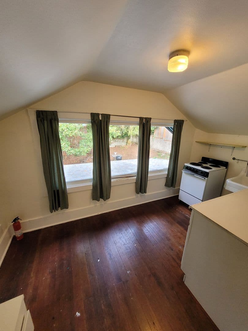 Eugene Apartment: 284 Pearl Street