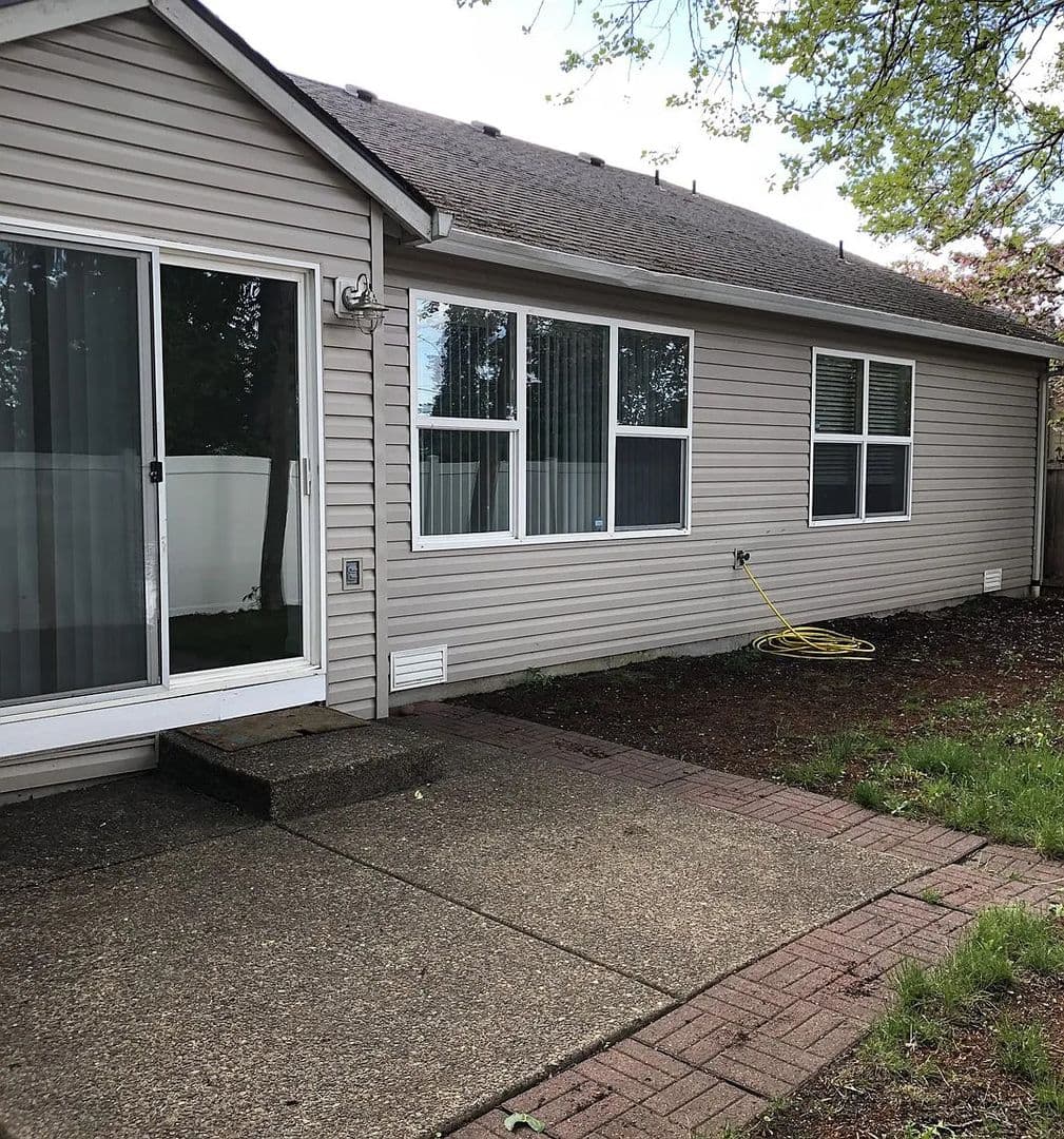 Eugene House: 3815 Century Dr.