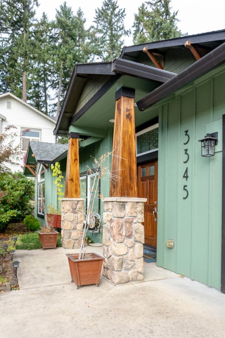 Eugene House: 3345 Bentley Ave
