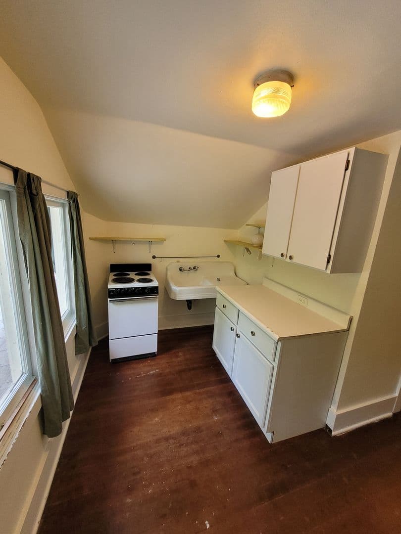 Eugene Apartment: 284 Pearl Street