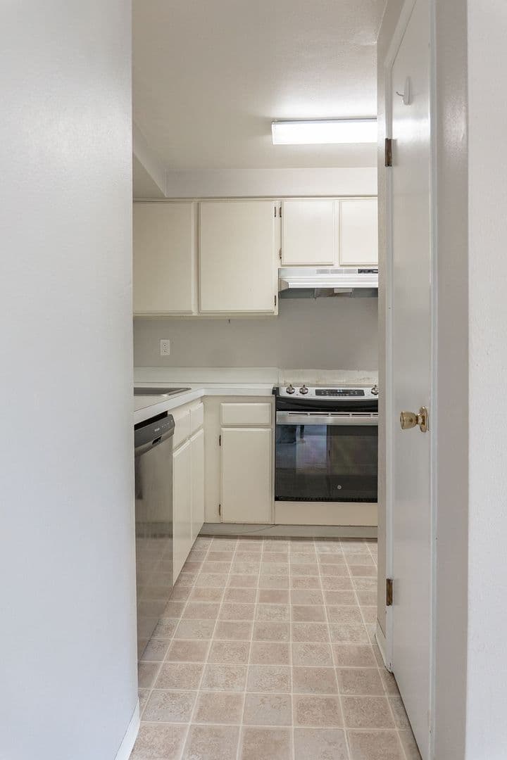Eugene House: 431 Stonewood Dr