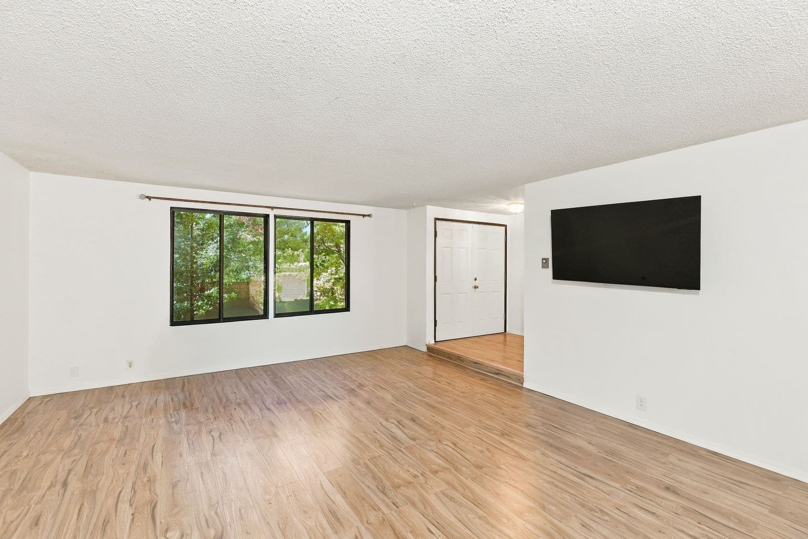 Eugene House: 65 Brae Burn Dr