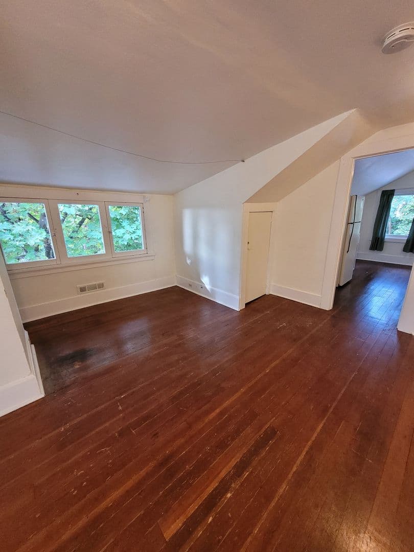 Eugene Apartment: 284 Pearl Street